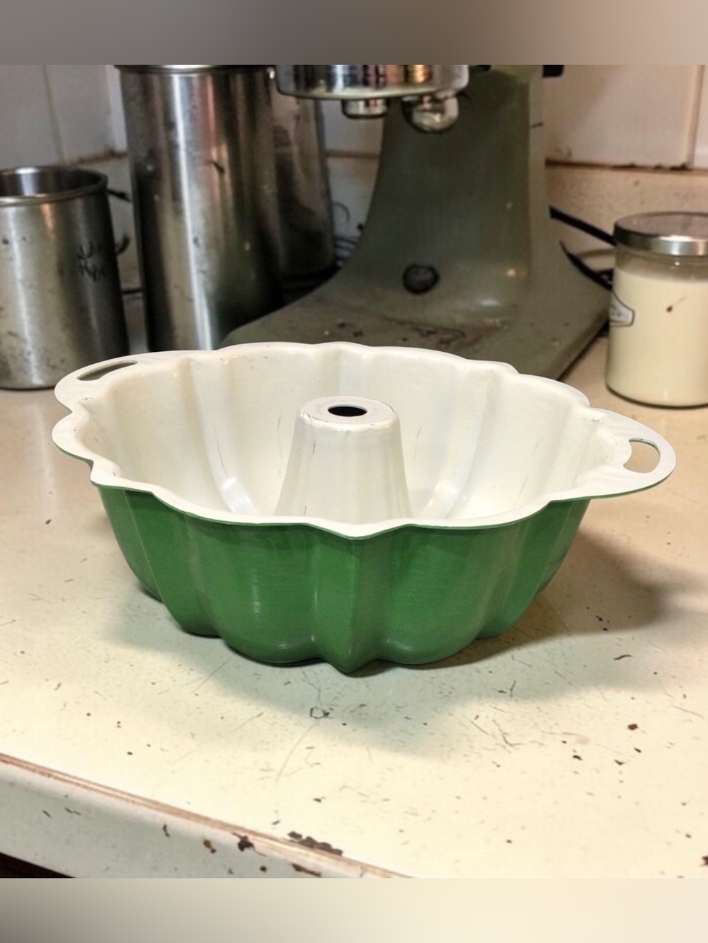 Vintage Nordic Ware Green Bundt Pan 10” Aluminum Nonstick Fluted Tube Cake Mold